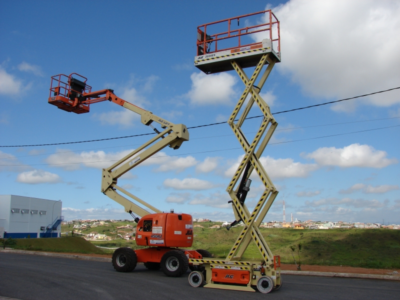 Plataforma com Lança Articulada Genie Z135/70 para Trabalho em Altura de 32  a 43 metros - Guindastes Cunzolo - Campinas, São José dos Campos, Sorocaba,  Taubaté - SP e Três Lagoas - MS
