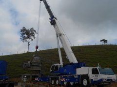 Montagem de Britador com Guindaste na Rodovia Tamoios Montagem de Britador com Guindaste na Rodovia Tamoios