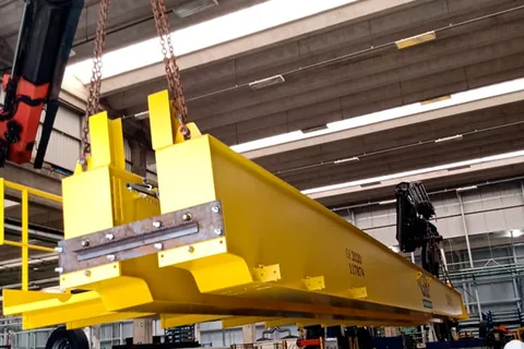 Guindautos Fassi F1950 e Palfinger PK 100000 da Cunzolo montando ponte rolante