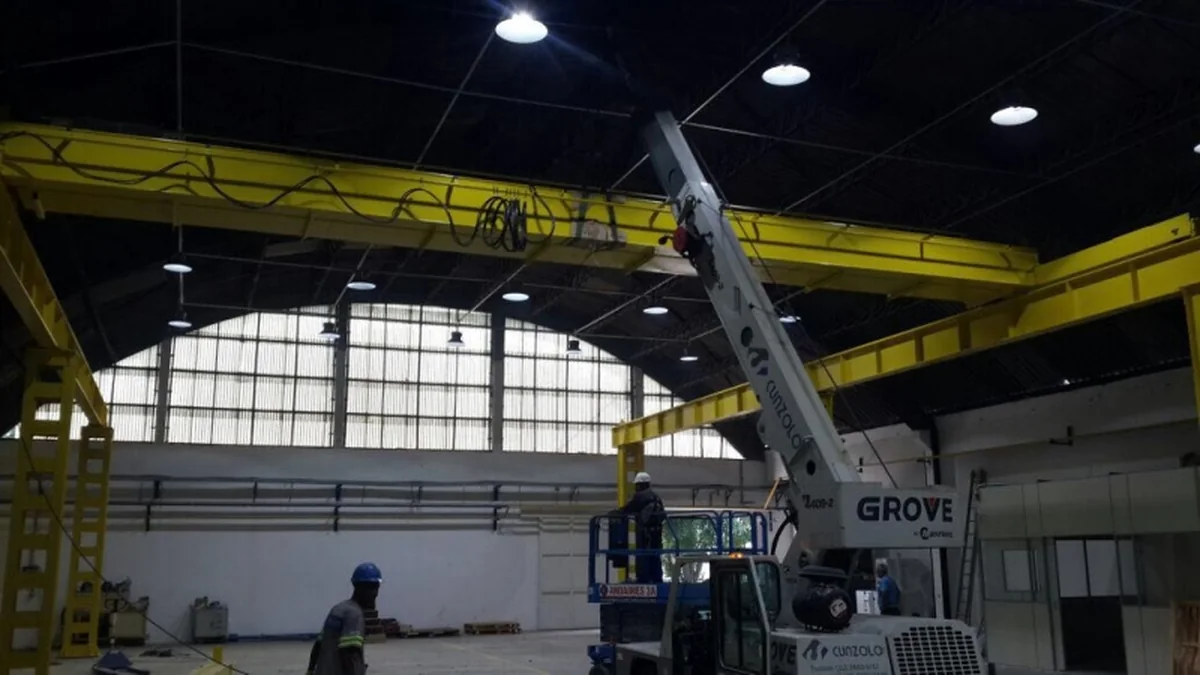 Guindaste industrial Grove em montagem documentada de ponte rolante em Jundiaí