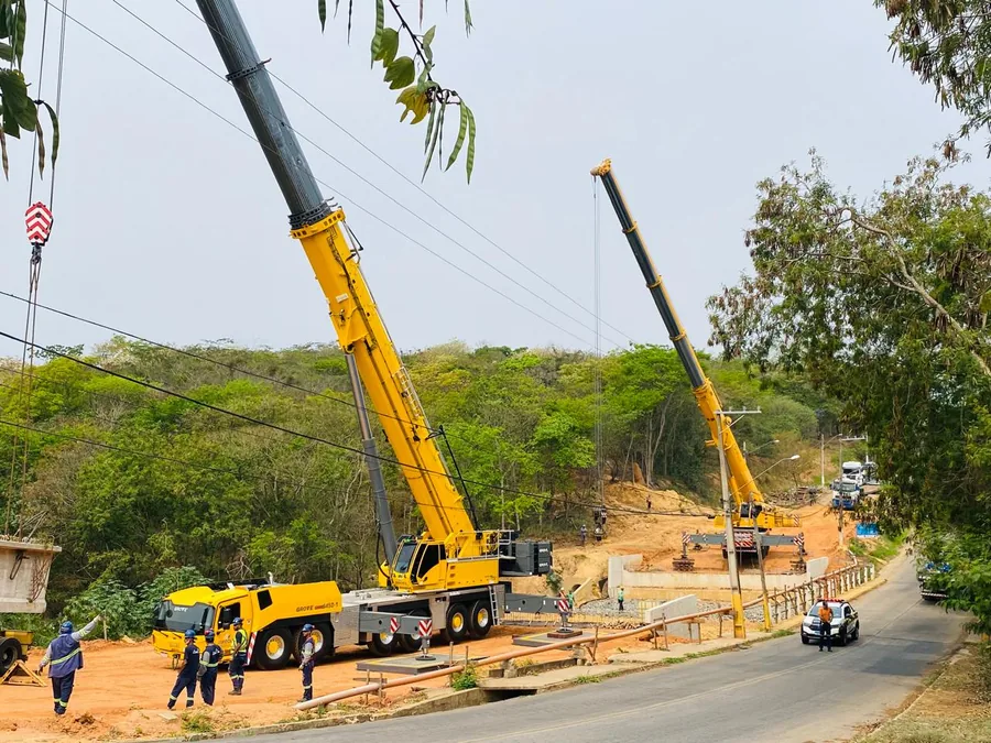 Guindaste Grove de grande capacidade da frota Cunzolo em operação real