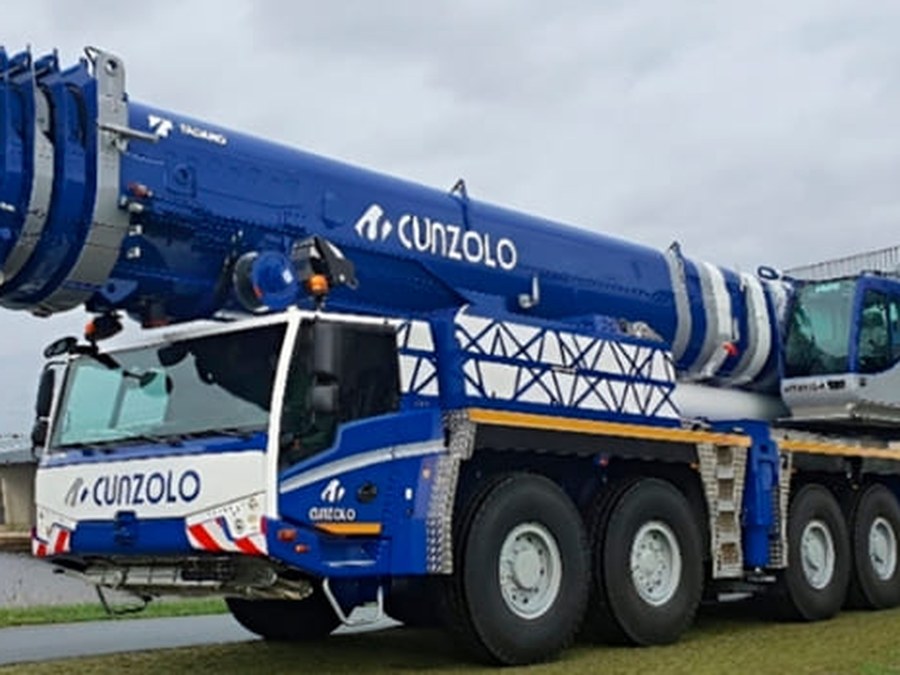 Guindaste pesado azul Cunzolo de 400 e 450 toneladas