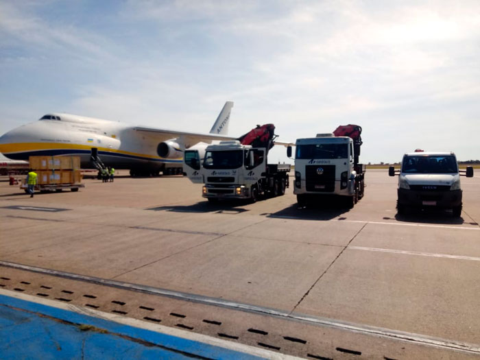 Içamento de fuselagem aeronáutica com guindaste Cunzolo