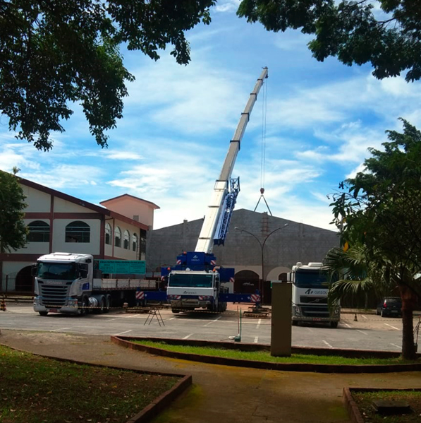 Içamento de treliça metálica: peso, flexão, vento e estabilização