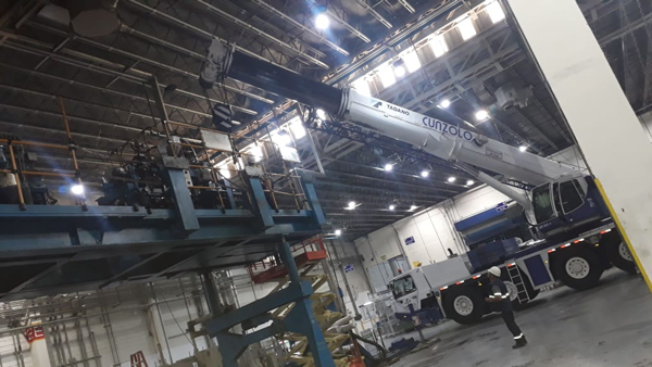 Guindaste industrial e rodoviário na mesma operação