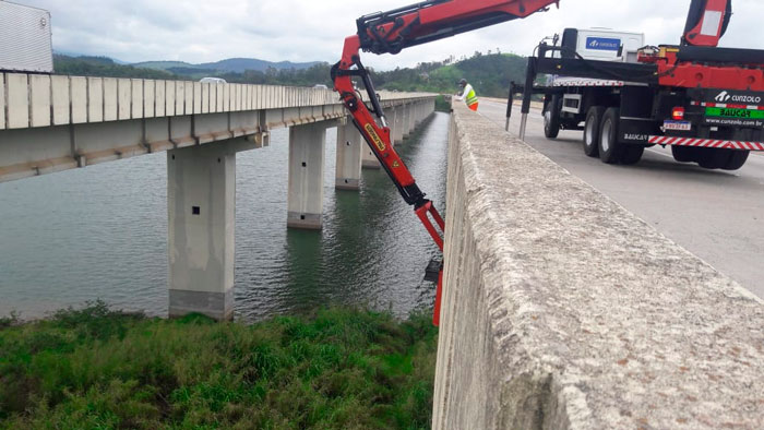 Plataforma para inspeção de viadutos: acesso à face inferior