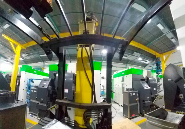 Pórtico rolante Cunzolo sobre trilhos em ambiente industrial
