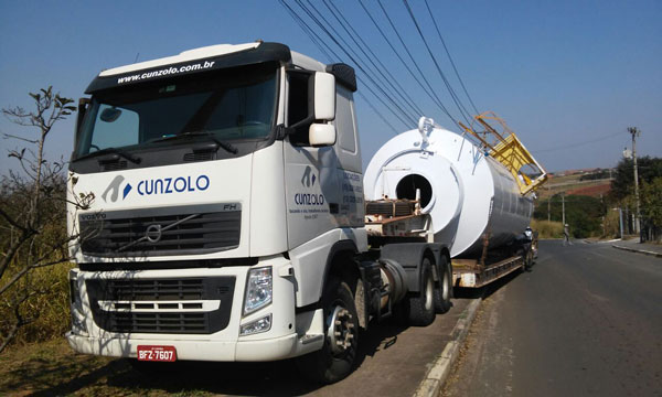 Transporte rodoviário de equipamentos e cargas industriais