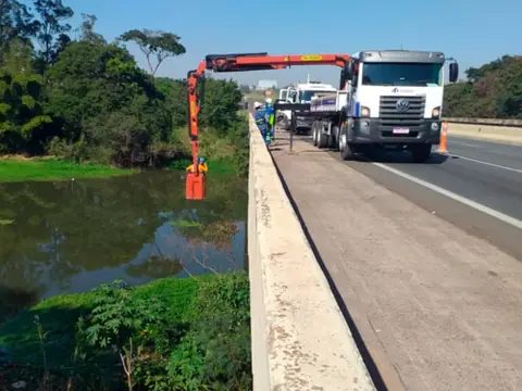 Palfinger PA 19000 para inspeção de pontes