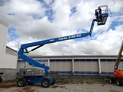 Plataforma elevatória articulada