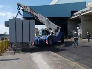 Equipamento Cunzolo em movimentação durante atividade industrial