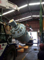 A dupla Ormig 45T e PK 100.000 removendo tanques em indstria qumica em Pindamonhangaba/SP.